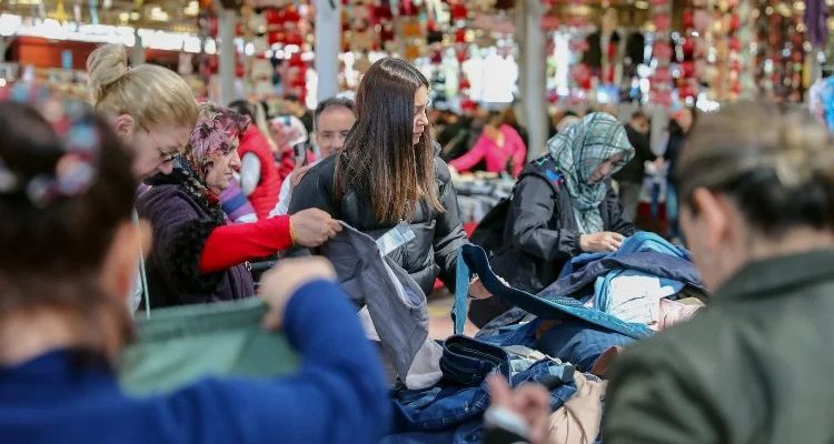 İzmir Aliağa Sosyete Pazarı açıldı