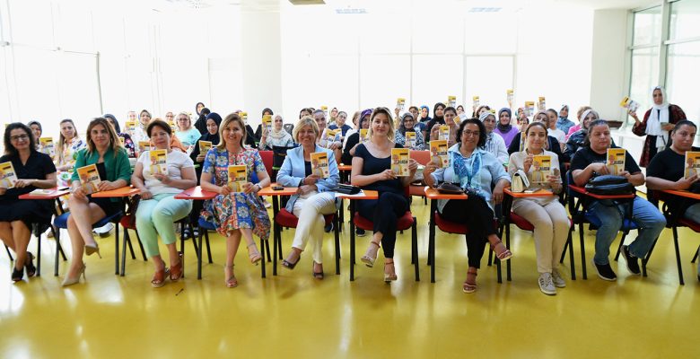 ‘Kadın Yazarıyla Buluşuyor’ Projesinde İlk Kitap Dağıtıldı